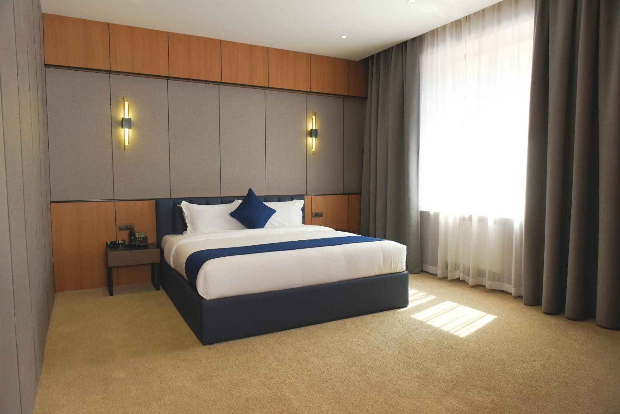 Ulaanbaatar Hotel Экстерьер фото